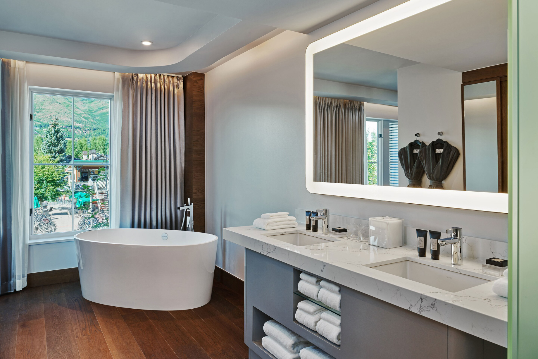 W Aspen Hotel – Aspen, CO, USA – Wow Suite Guest Bathroom Tub