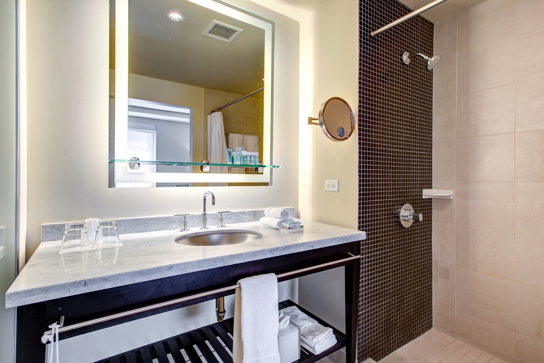 W Chicago City Center Hotel – Chicago, IL, USA – Mega Bathroom Vanity