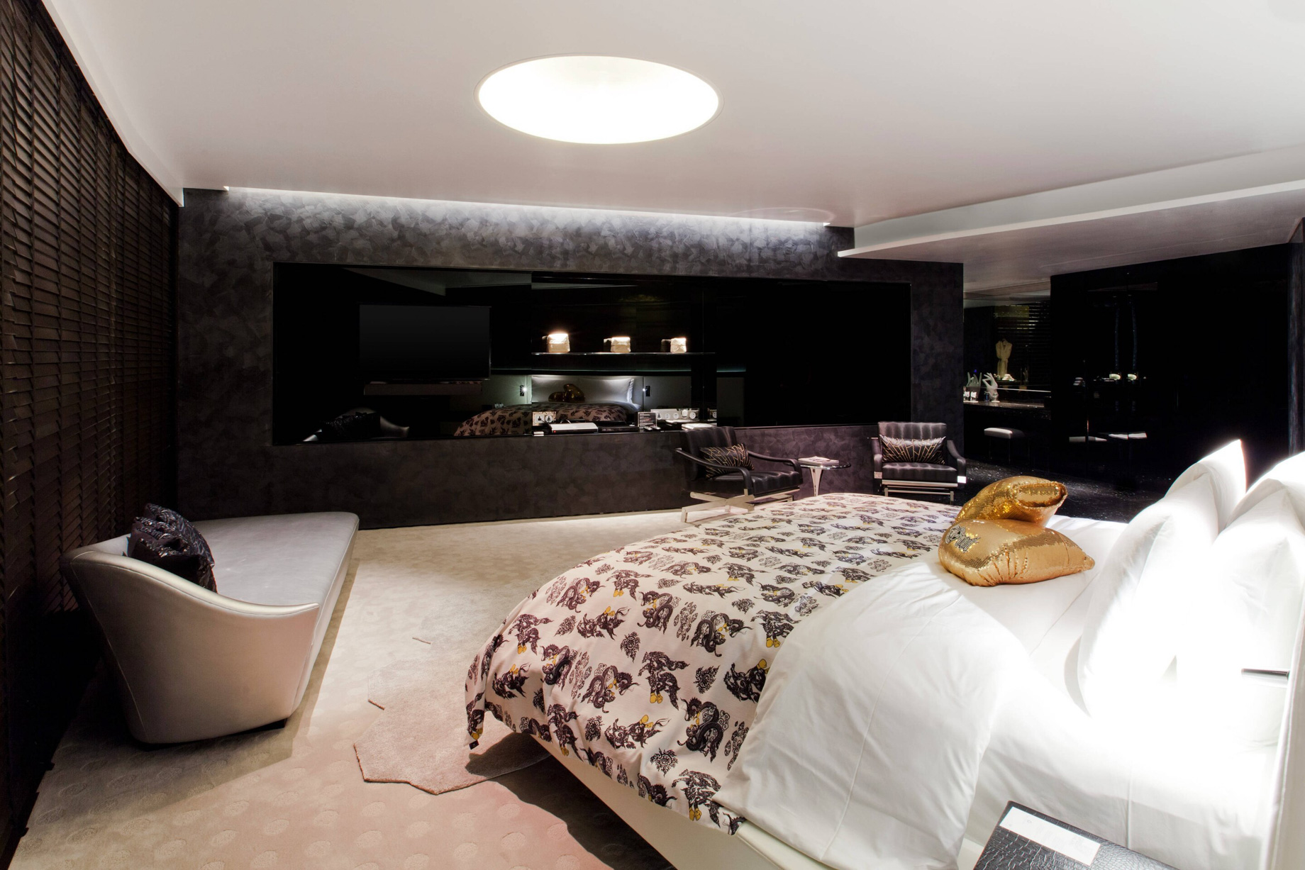 W Bangkok Hotel – Bangkok, Thailand – WOW Suite Bed