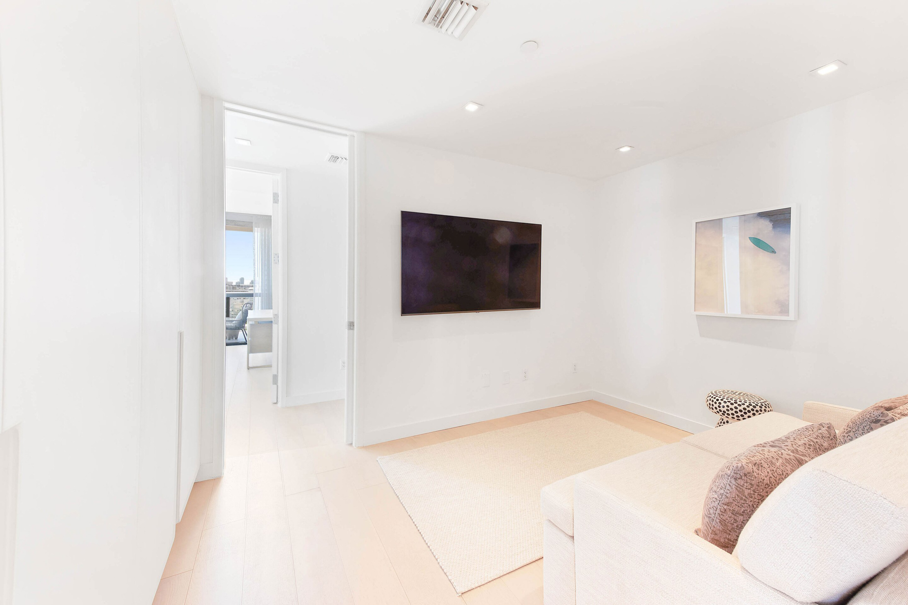 W South Beach Hotel – Miami Beach, FL, USA – E Wow Oceanfront Suite Media Room