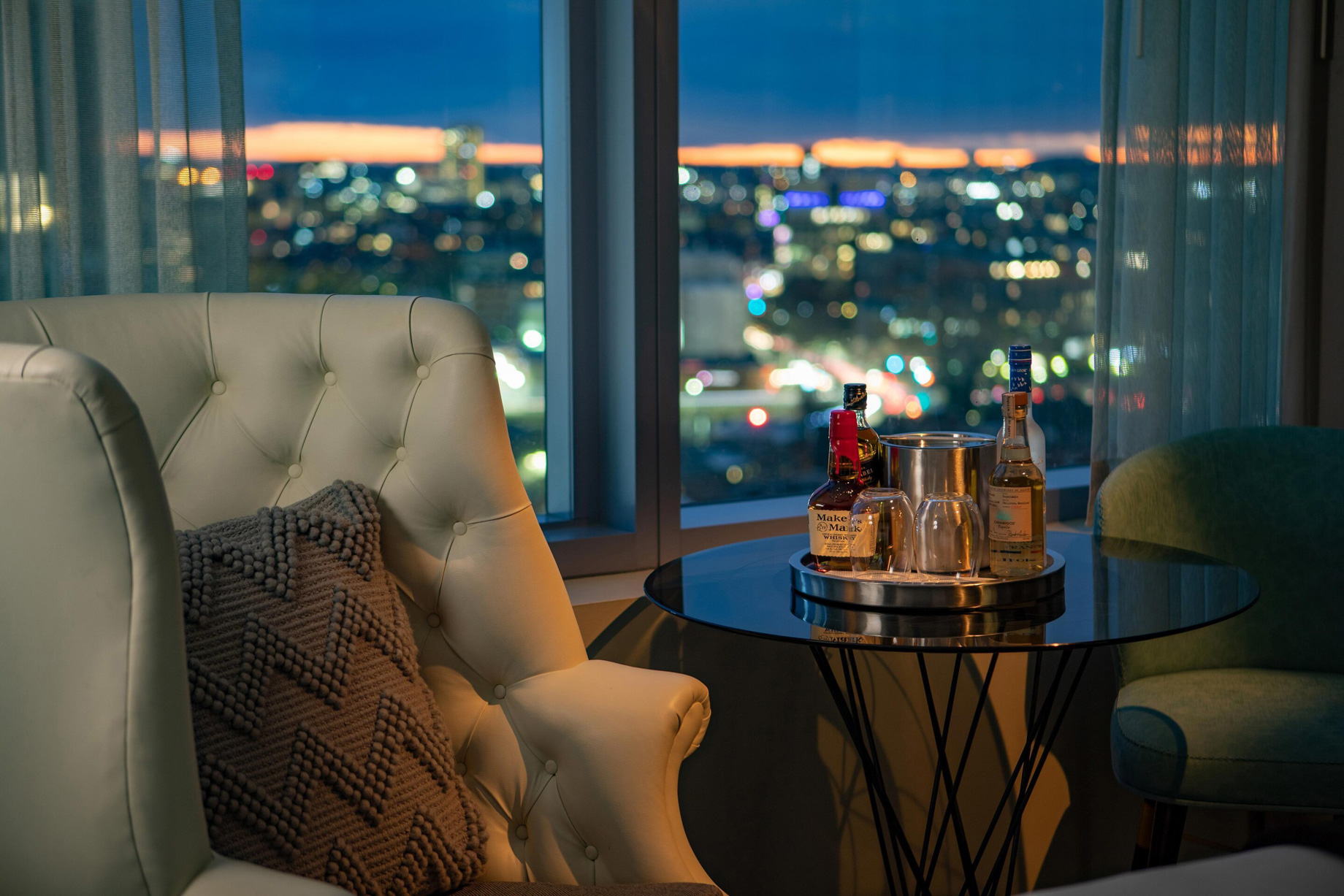 W Boston Hotel – Boston, MA, USA – Fabulous Guest Room Night View