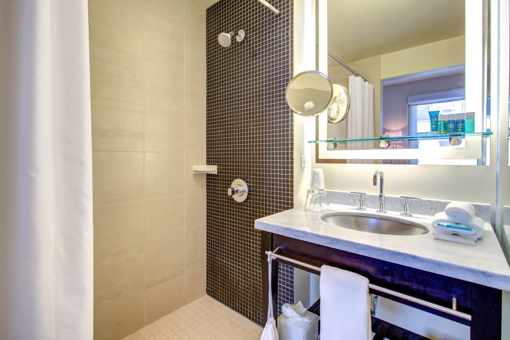 W Chicago City Center Hotel - Chicago, IL, USA - Mega Bathroom Shower