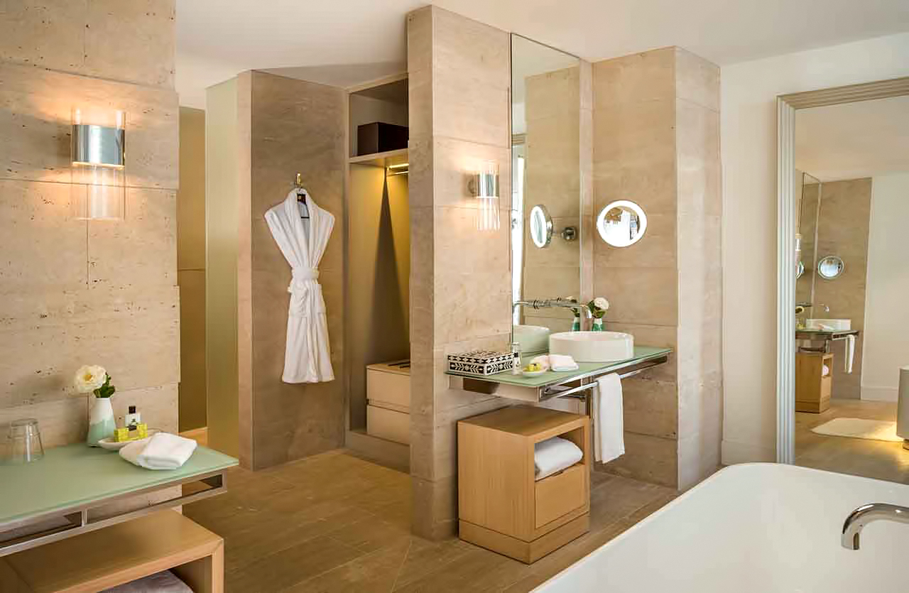 InterContinental Hayman Island Resort - Whitsunday Islands, Australia - One Bedroom Pool Ocean View Suite Bathroom