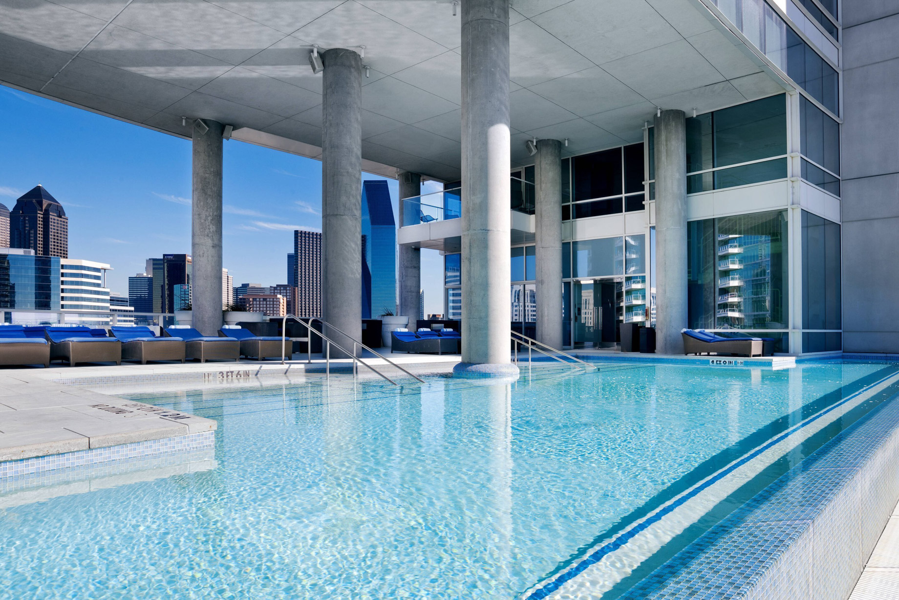 W Dallas Victory Hotel – Dallas, TX, USA – WET Deck