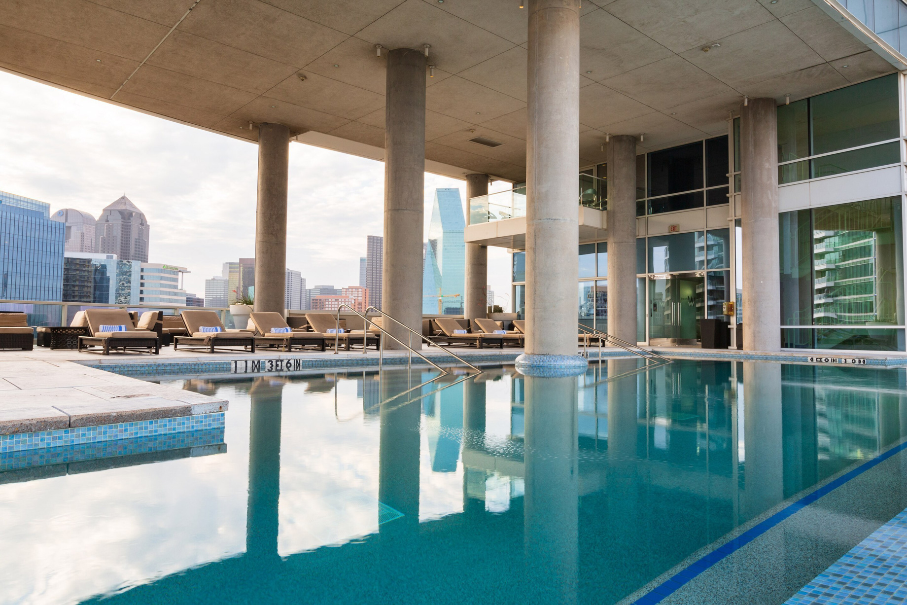 W Dallas Victory Hotel – Dallas, TX, USA – WET Outdoor Infinity Edge Pool Deck