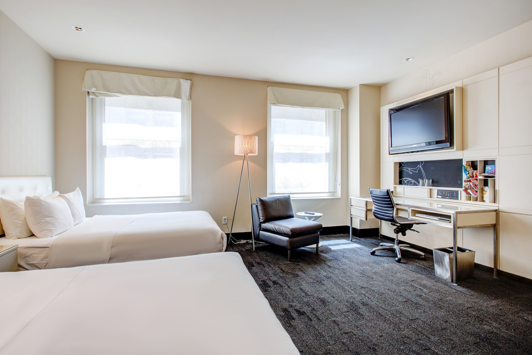 W Chicago City Center Hotel – Chicago, IL, USA – Spectacular Guest Room Decor