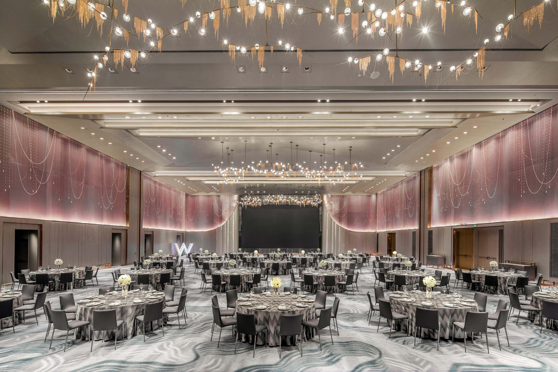 W Chengdu Hotel - Chengdu, China - Great Room Tables