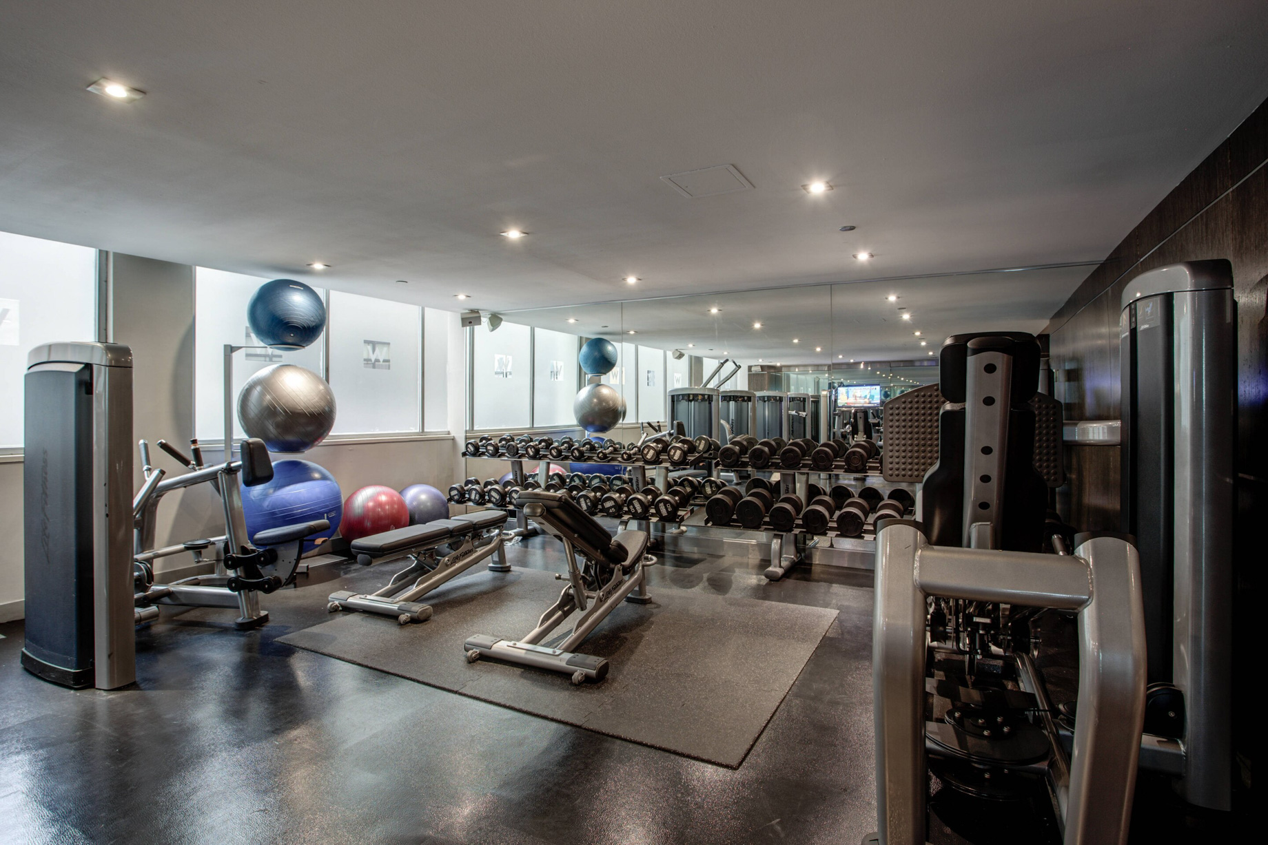 W Chicago Lakeshore Hotel – Chicago, IL, USA – Fitness Center Weights