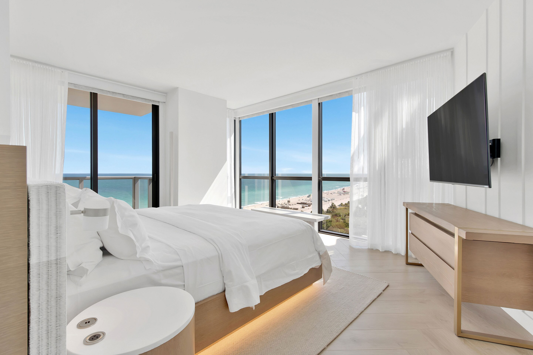 W South Beach Hotel – Miami Beach, FL, USA – Cool Corner Suite King