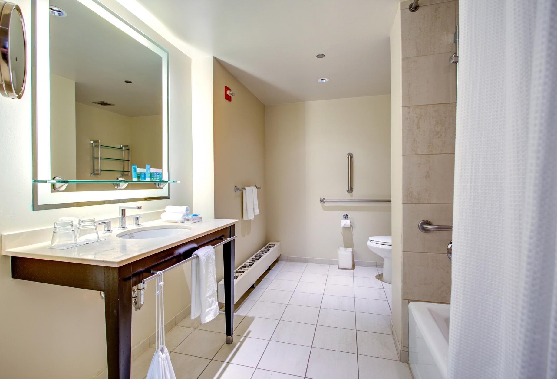W Chicago City Center Hotel - Chicago, IL, USA - Spectacular Bathroom Tub