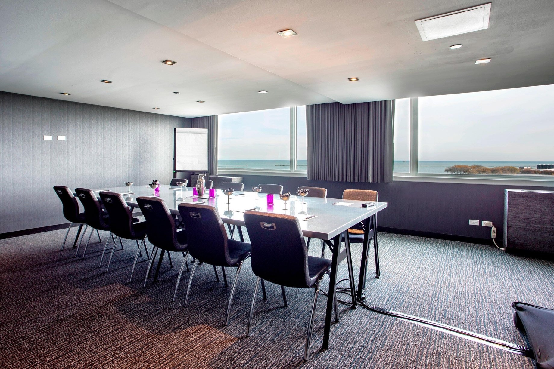 W Chicago Lakeshore Hotel – Chicago, IL, USA – Focus Meeting Room