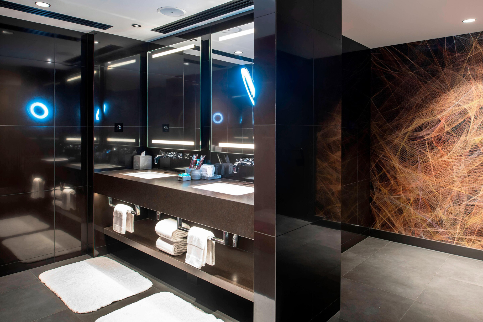 W Dubai The Palm Resort – Dubai, UAE – Fantastic Suite Bathroom