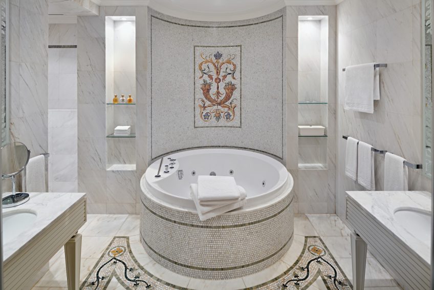Palazzo Versace Dubai Hotel - Jaddaf Waterfront, Dubai, UAE - 3 Bedroom Residence Bathroom