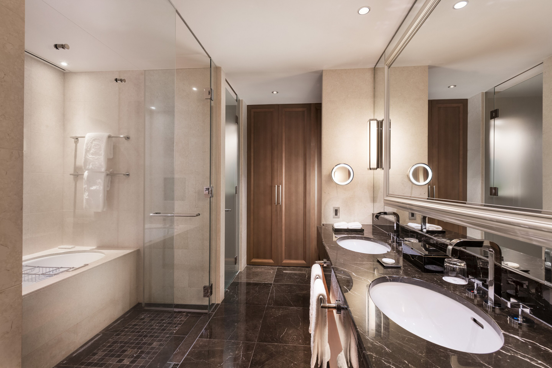 The St. Regis Osaka Hotel - Osaka, Japan - Grand Deluxe Guest Bathroom
