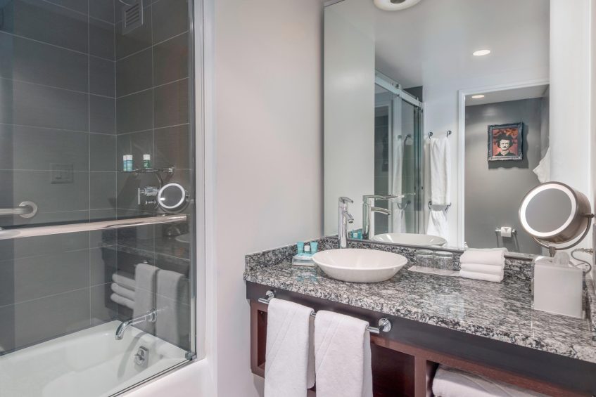 W Boston Hotel - Boston, MA, USA - Mega Guest Room Bathroom