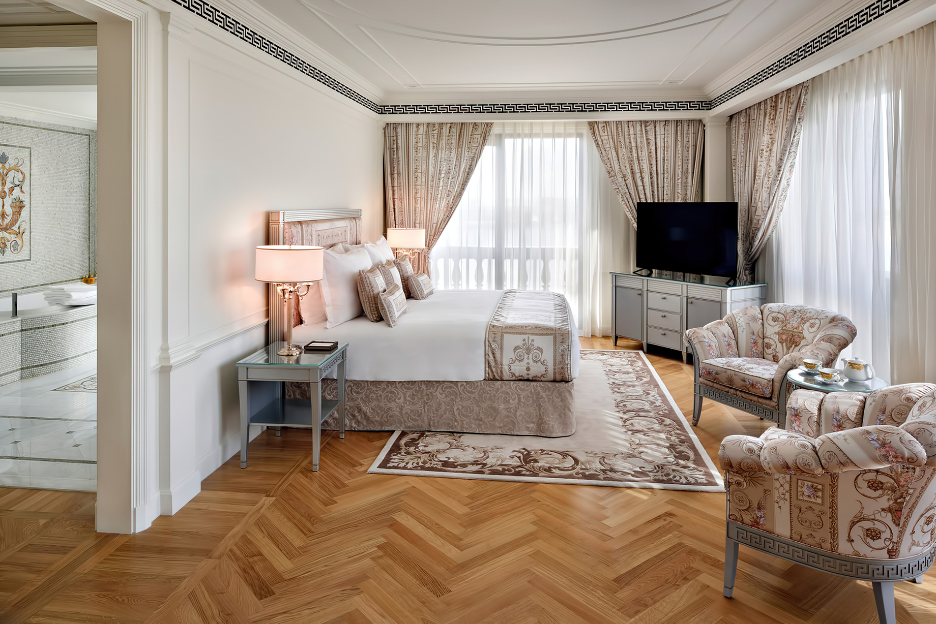 Palazzo Versace Dubai Hotel - Jaddaf Waterfront, Dubai, UAE - 4 Bedroom Residence Bedroom