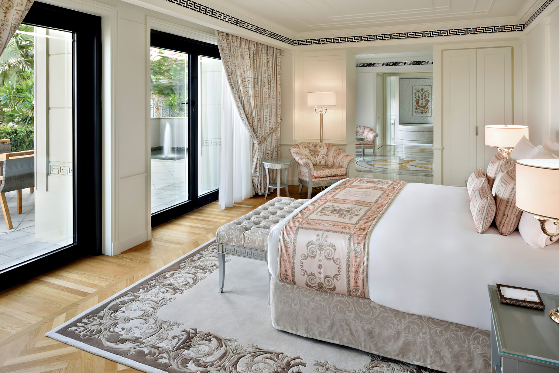 Palazzo Versace Dubai Hotel - Jaddaf Waterfront, Dubai, UAE - 6 Bedroom Residence Master Bedroom