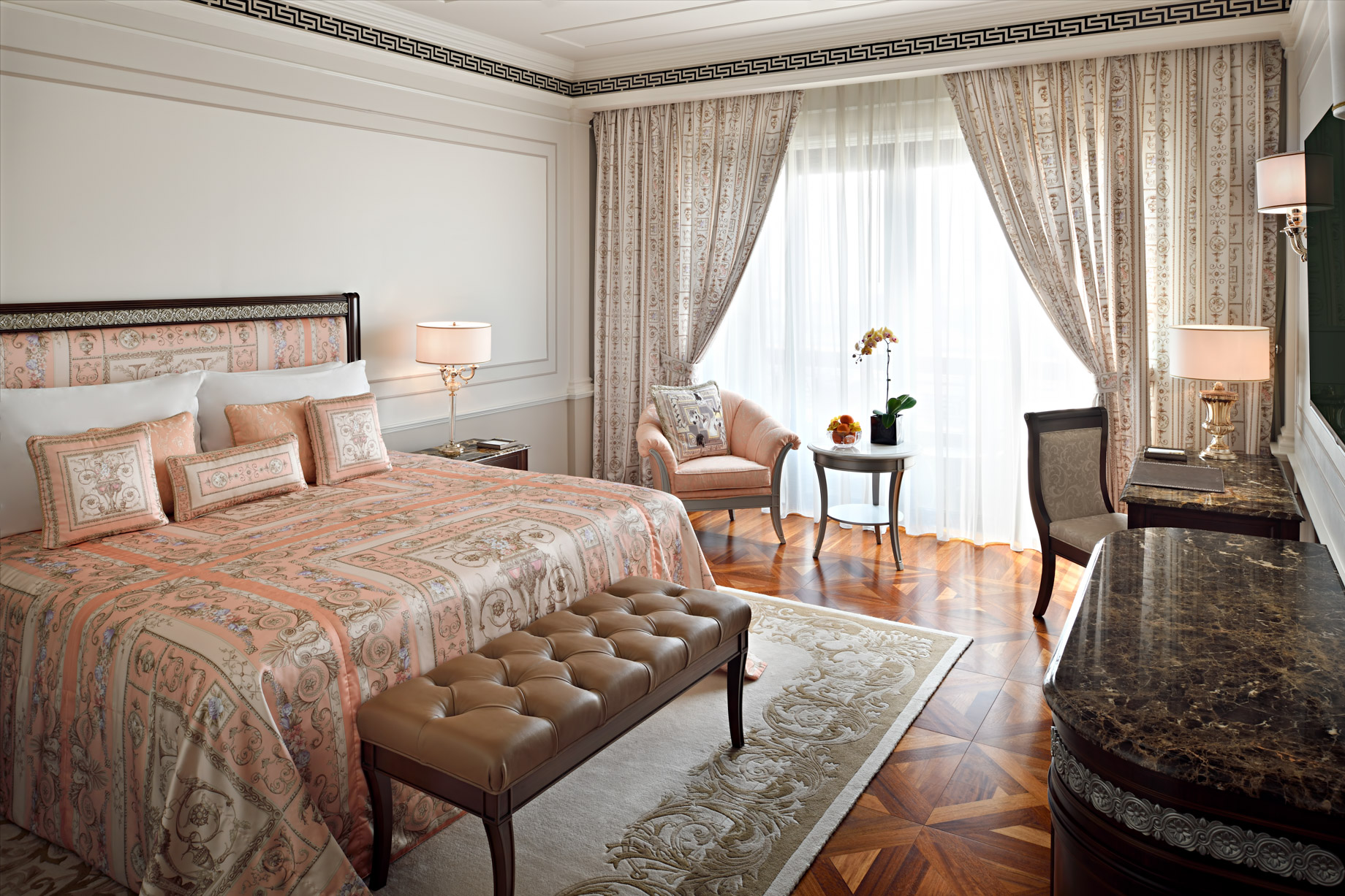 Palazzo Versace Dubai Hotel - Jaddaf Waterfront, Dubai, UAE - Deluxe Versace Bedroom