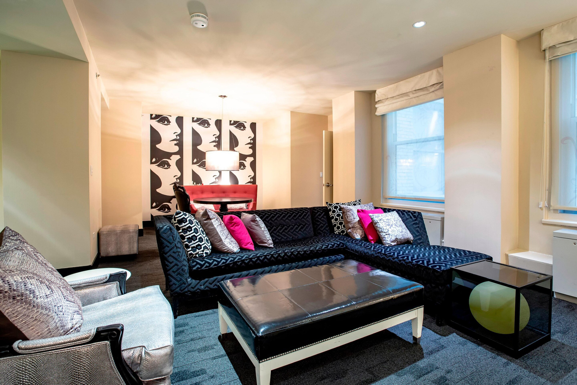 W Chicago City Center Hotel – Chicago, IL, USA – WOW Suite Chairs