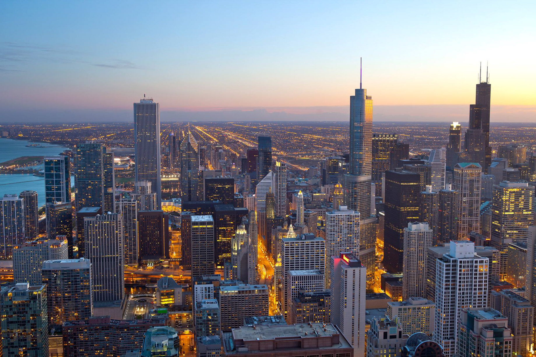 W Chicago Lakeshore Hotel – Chicago, IL, USA – Chicago Skyline