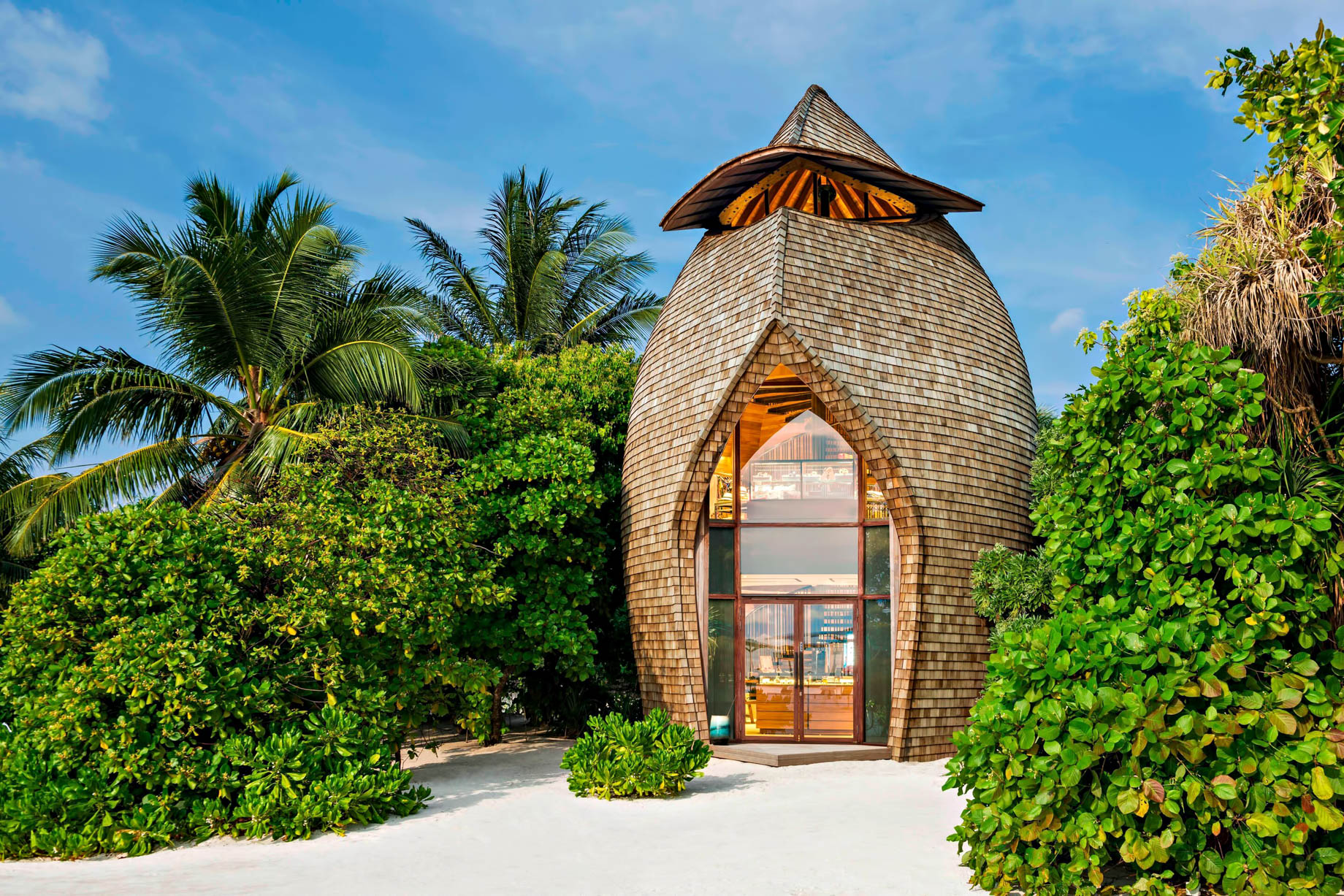 The St. Regis Maldives Vommuli Resort – Dhaalu Atoll, Maldives – St. Regis Boutique
