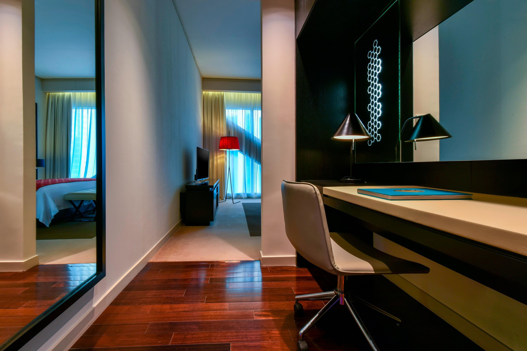 W Doha Hotel - Doha, Qatar - Wonderful Residence Desk