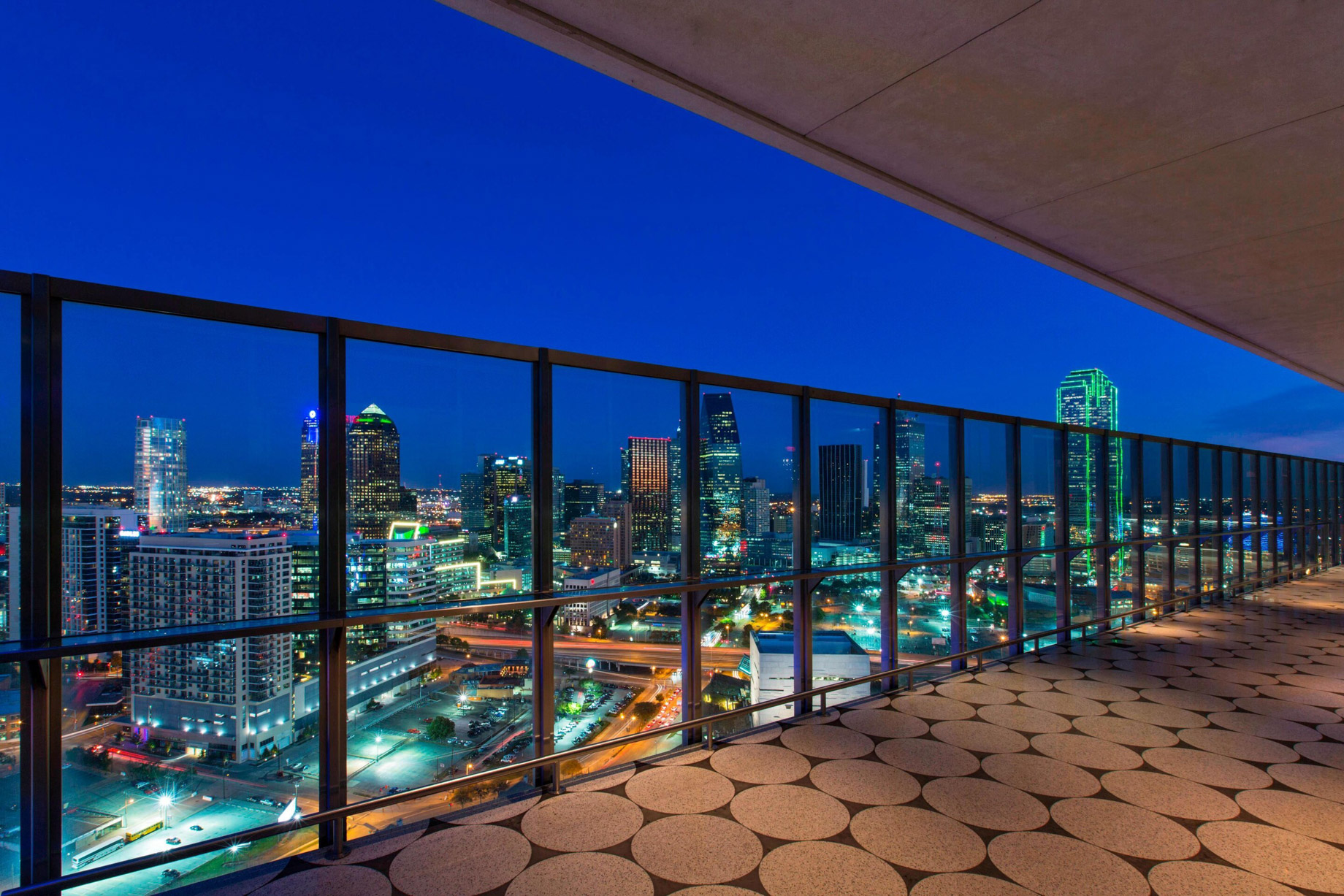 W Dallas Victory Hotel – Dallas, TX, USA – Downtown View