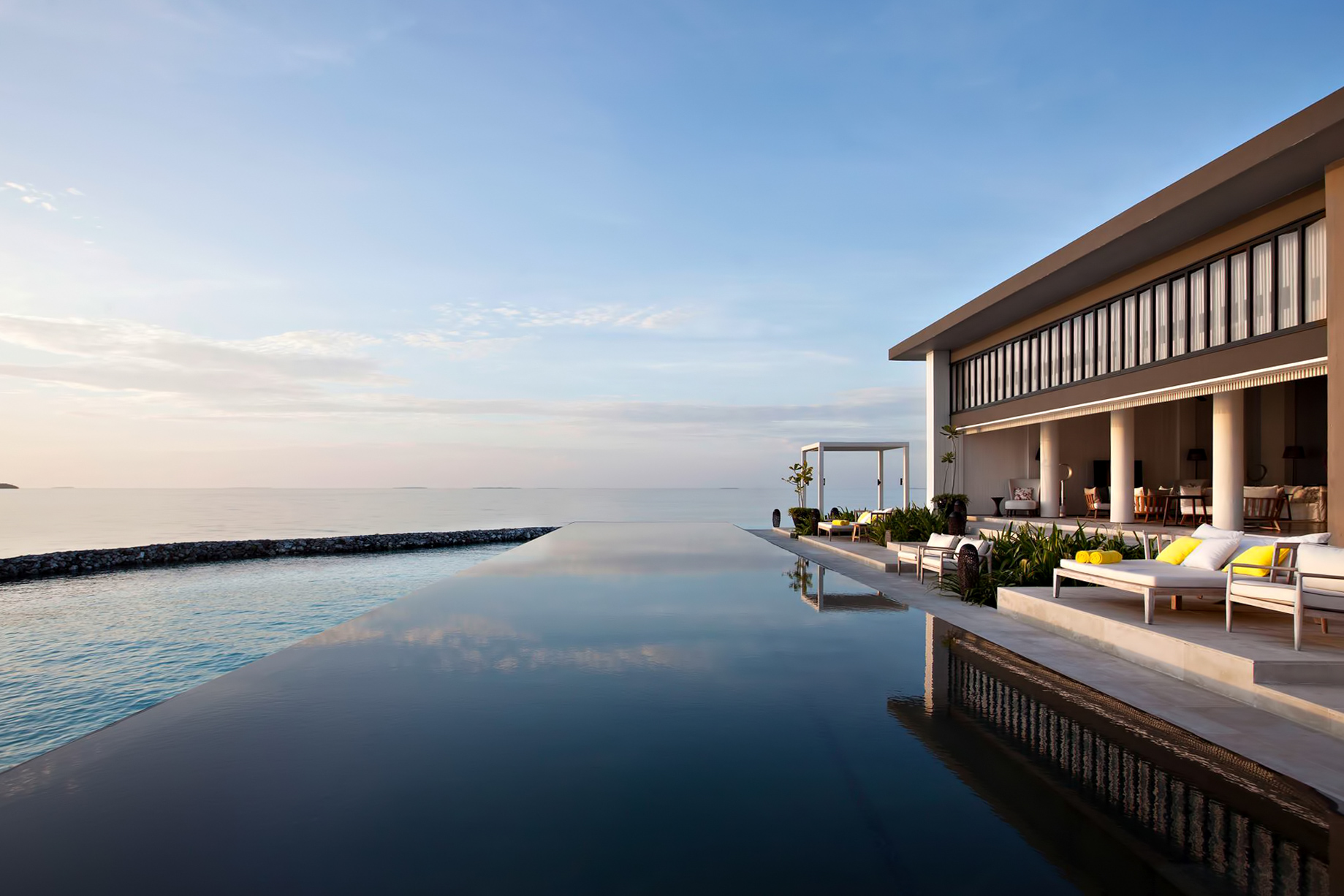 Cheval Blanc Randheli Resort – Noonu Atoll, Maldives – Resort Infinity Pool