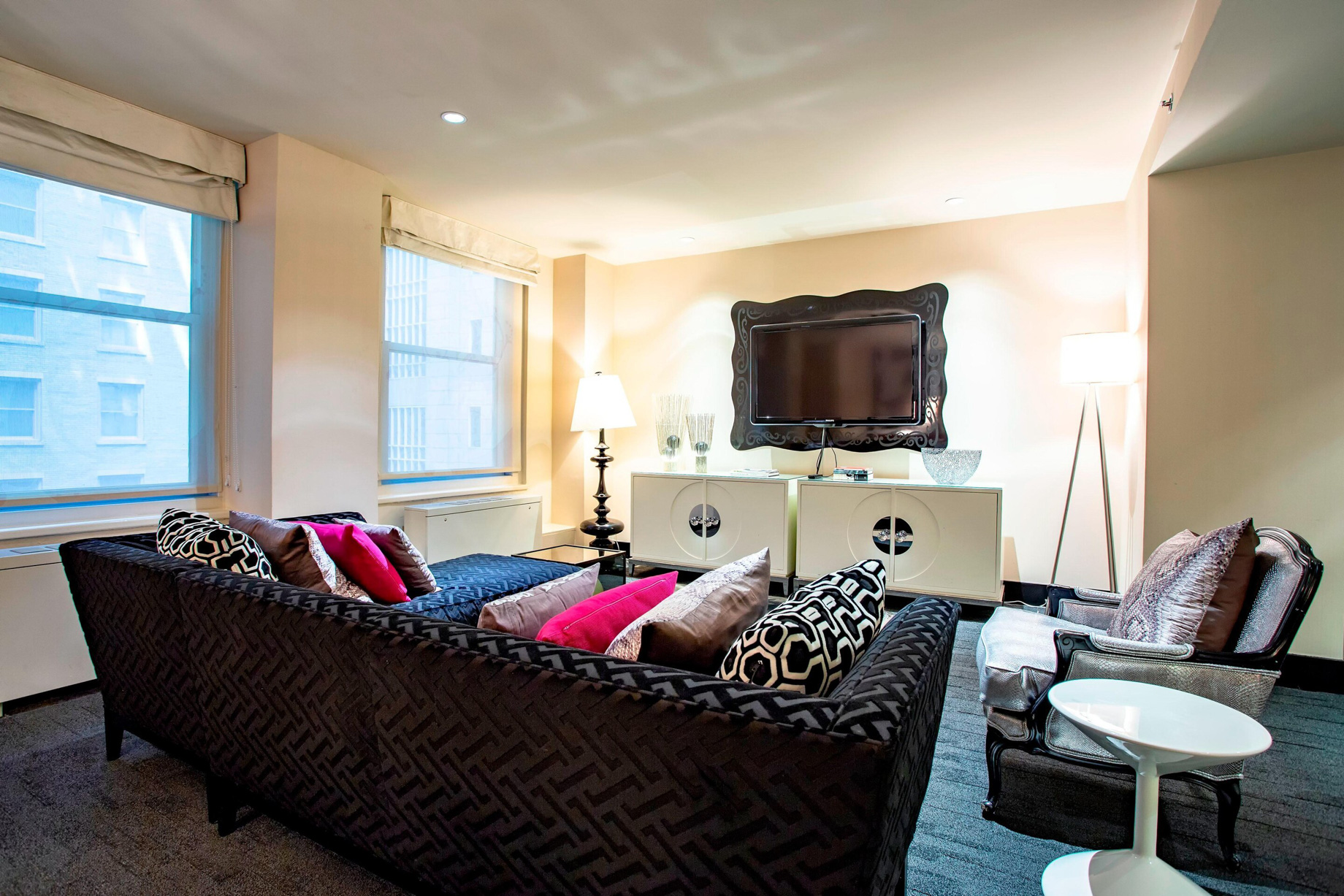 W Chicago City Center Hotel - Chicago, IL, USA - WOW Suite Seating