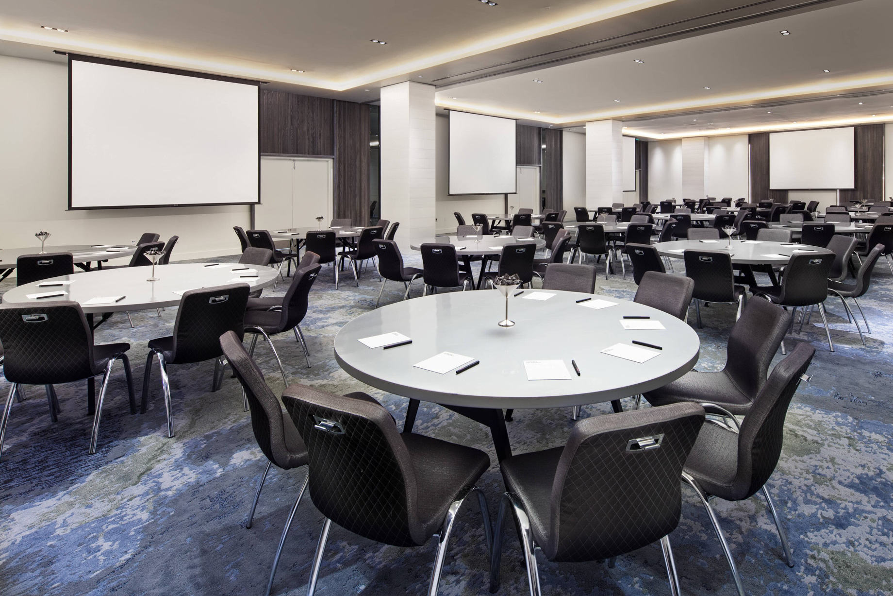 W Fort Lauderdale Hotel – Fort Lauderdale, FL, USA – Mingle Meeting Room Rounds Setup