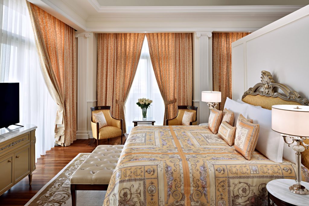 Palazzo Versace Dubai Hotel - Jaddaf Waterfront, Dubai, UAE - Palazzo Suite Bedroom