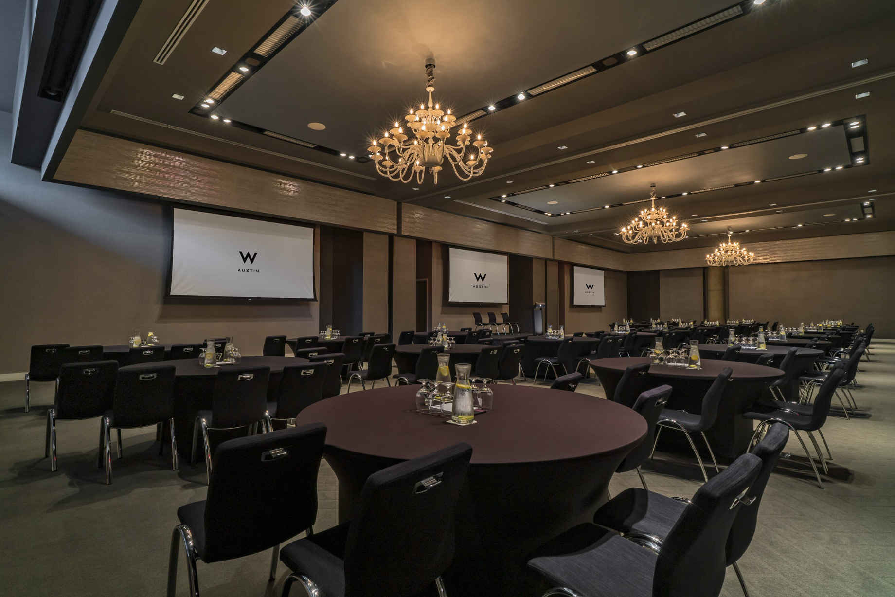 W Austin Hotel - Austin, TX, USA - Great Rooms Tables