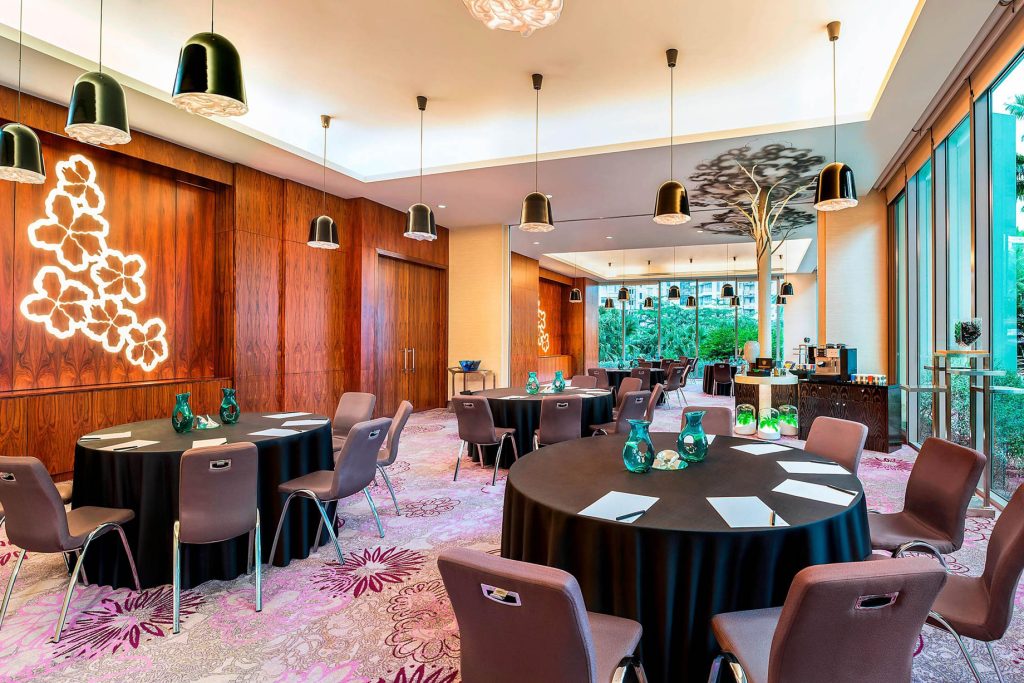 W Singapore Sentosa Cove Hotel - Singapore - Studio Tables
