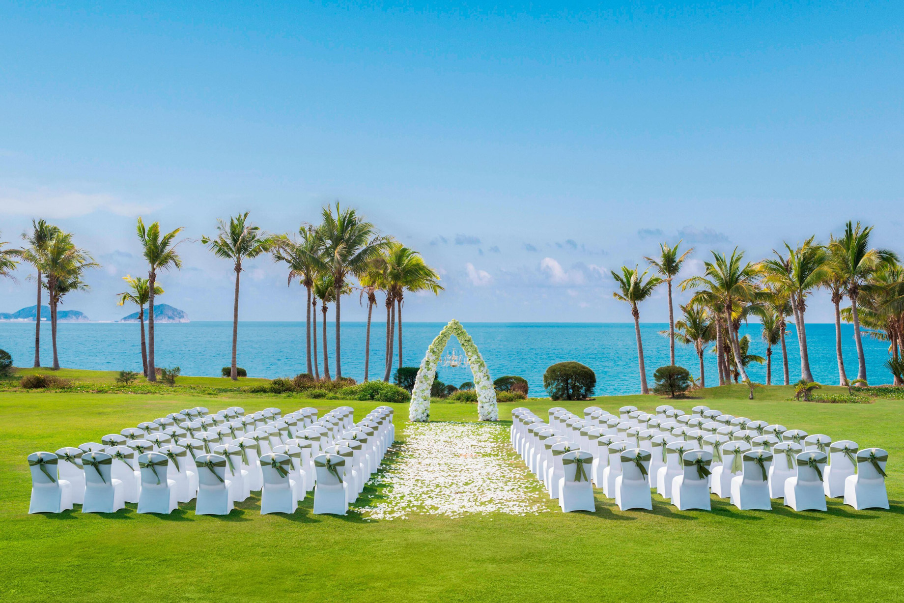 The St. Regis Sanya Yalong Bay Resort – Hainan, China – Wedding at Beach Lawn