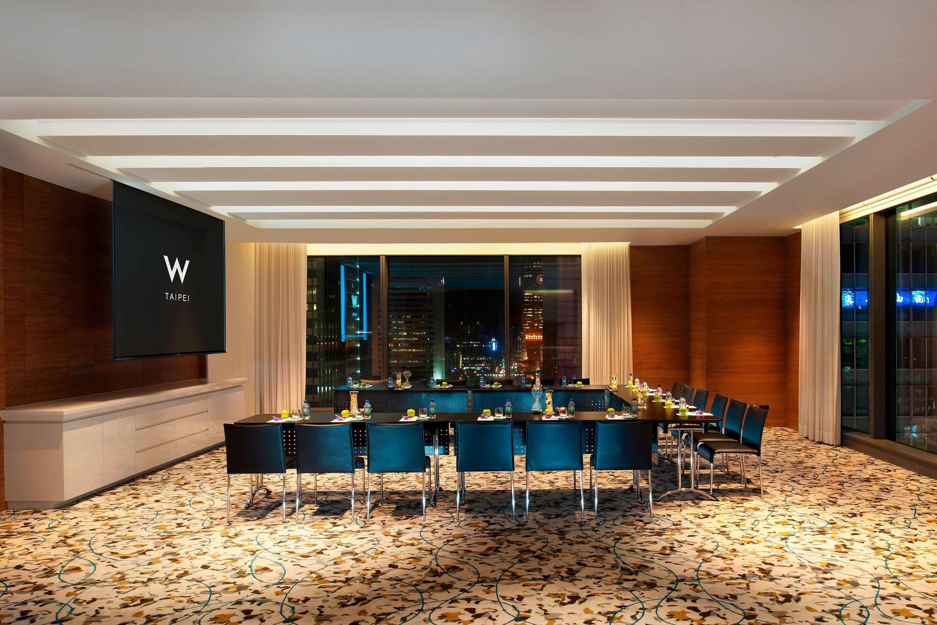 W Taipei Hotel - Taipei, Taiwan - Strategy Room