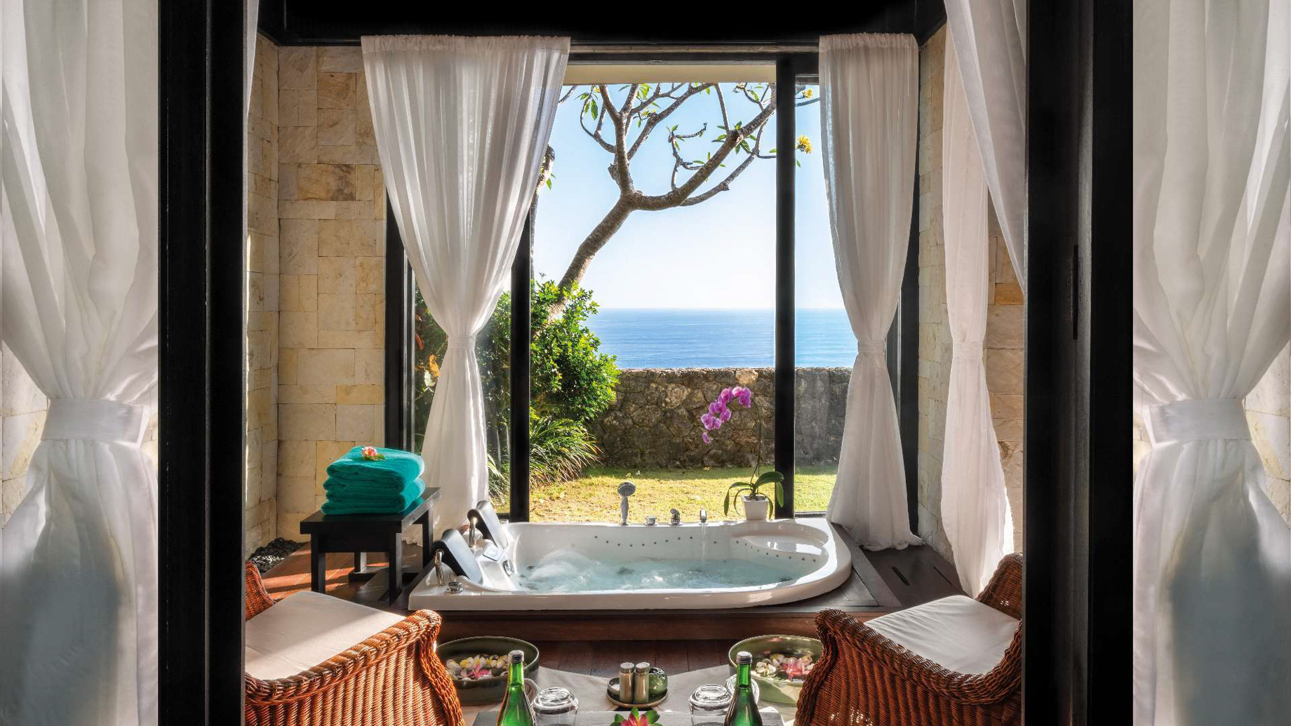 Bvlgari Resort Bali – Uluwatu, Bali, Indonesia – The Bvlgari Spa Ocean View Jacuzzi Room