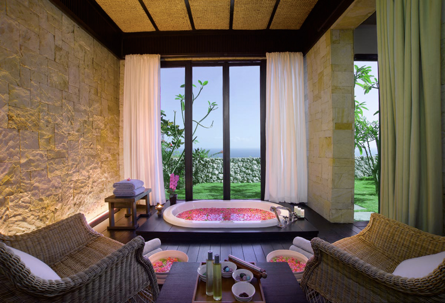 Bvlgari Resort Bali – Uluwatu, Bali, Indonesia – The Bvlgari Spa Ocean View Jacuzzi Room Sunset