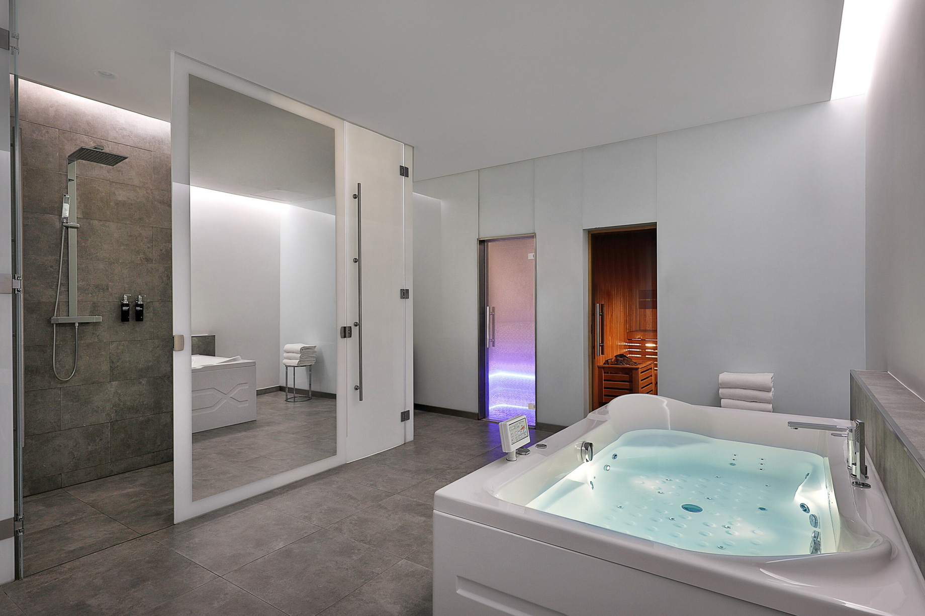 W Abu Dhabi Yas Island Hotel – Abu Dhabi, UAE – FIT Gym Jacuzzi