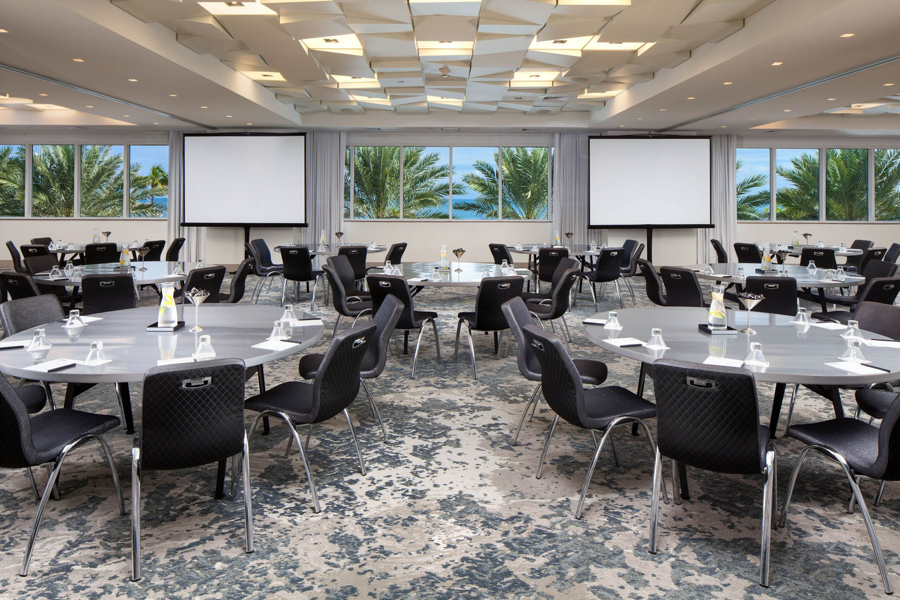 W Fort Lauderdale Hotel – Fort Lauderdale, FL, USA – Studio Crescent Round Tables