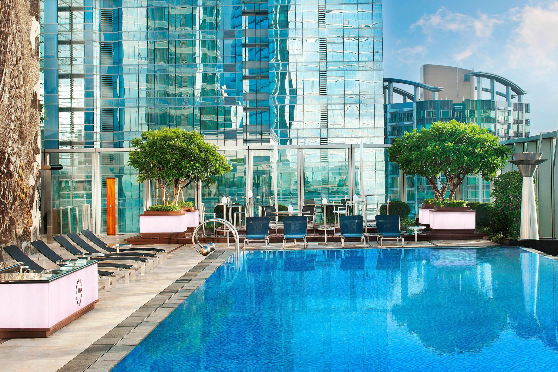 W Hong Kong Hotel – Hong Kong – WET Outdoor Swimming Pool Deck