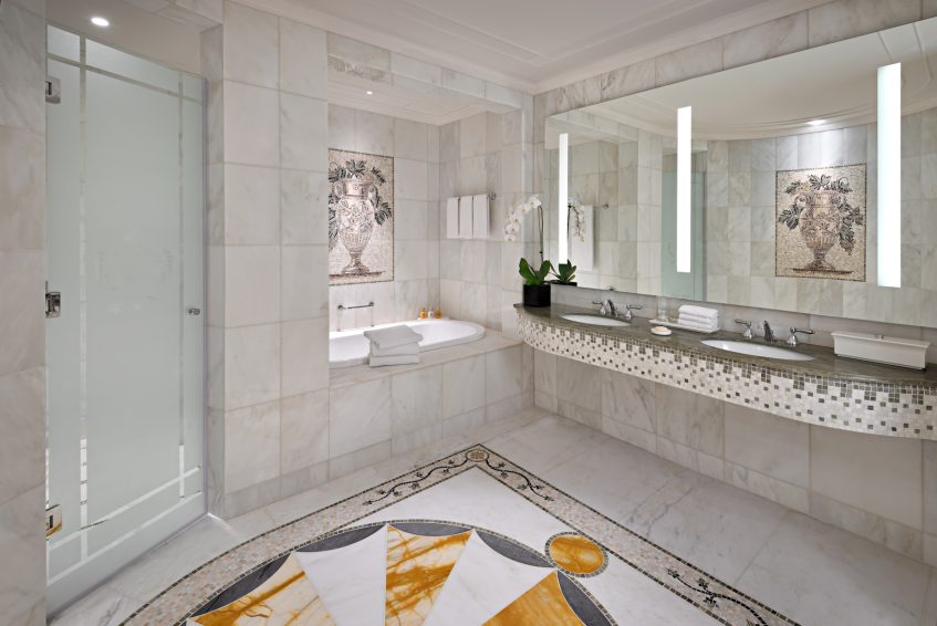 Palazzo Versace Dubai Hotel - Jaddaf Waterfront, Dubai, UAE - Permiere Versace Club Room Bathroom
