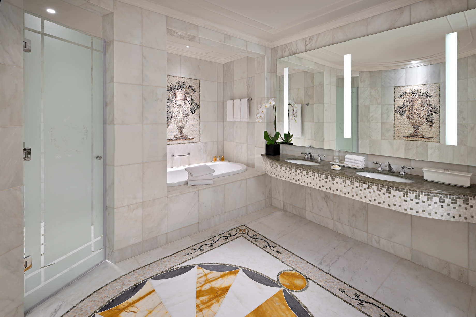 Palazzo Versace Dubai Hotel – Jaddaf Waterfront, Dubai, UAE – Permiere Versace Club Room Bathroom