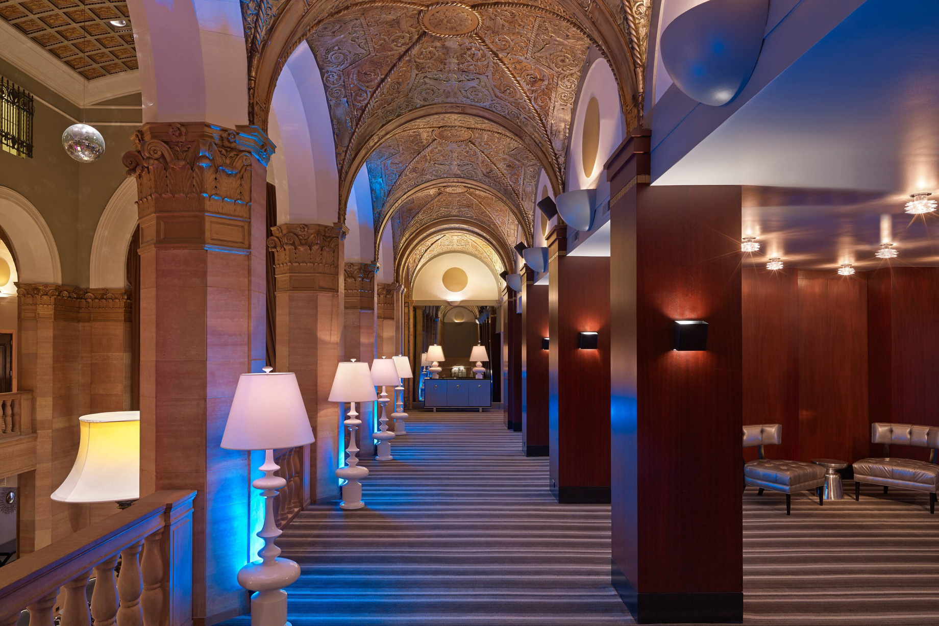 W Chicago City Center Hotel – Chicago, IL, USA – Plateau Bar Decor