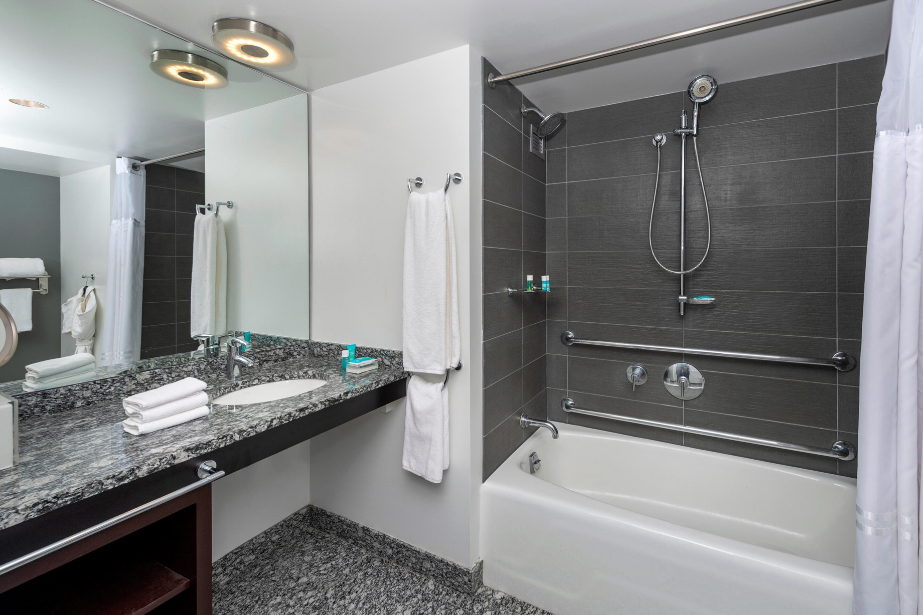 W Boston Hotel – Boston, MA, USA – Wonderful Guest Bathroom Tub