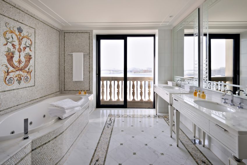 Palazzo Versace Dubai Hotel - Jaddaf Waterfront, Dubai, UAE - Versace Residence Bathroom
