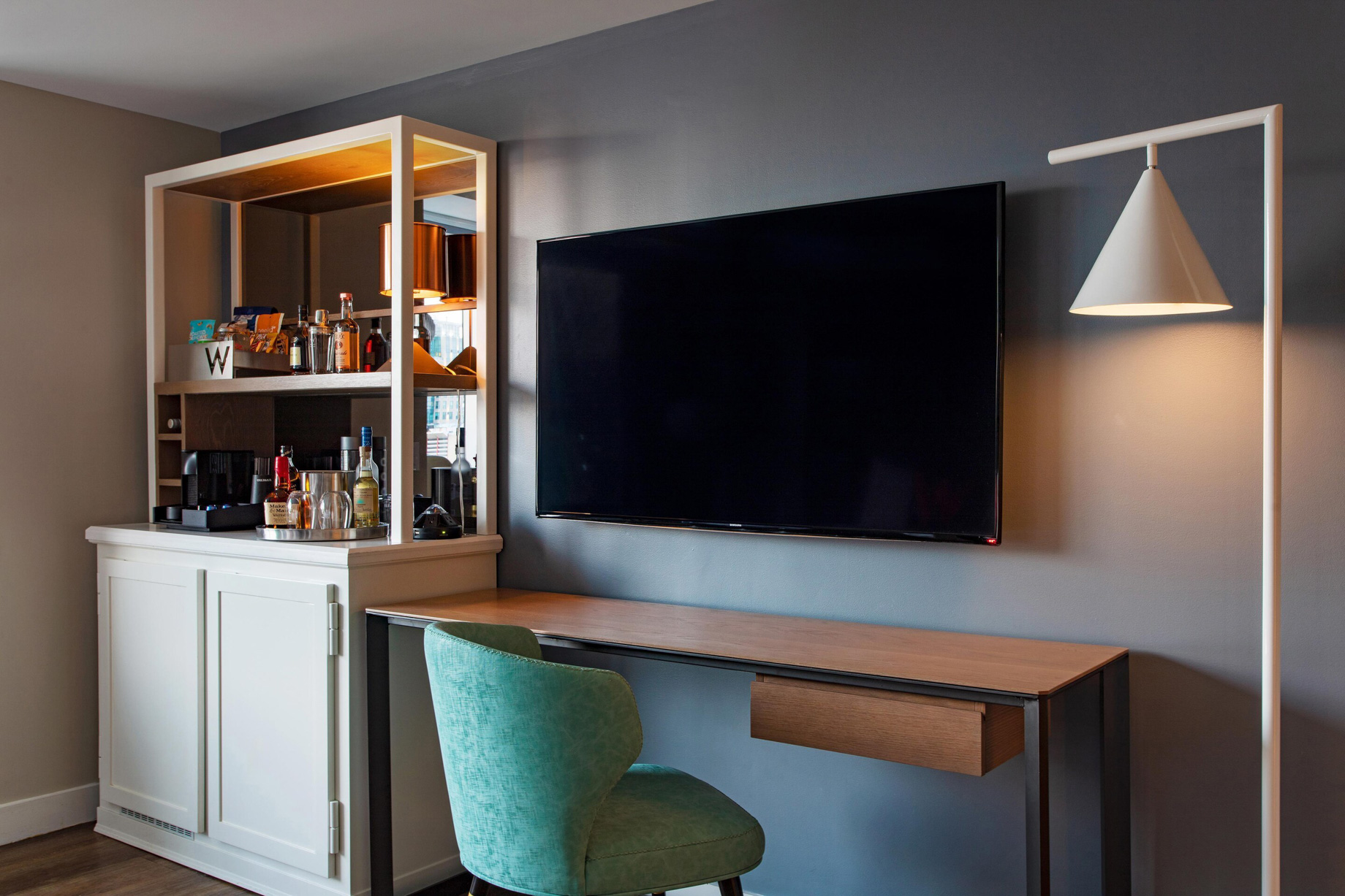 W Boston Hotel – Boston, MA, USA – Wonderful Guest Room Desk
