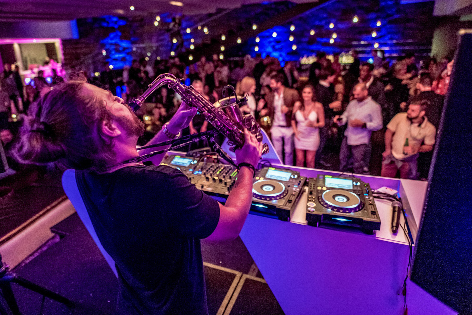 W Scottsdale Hotel – Scottsdale, AZ, USA – The Living Room Live DJ