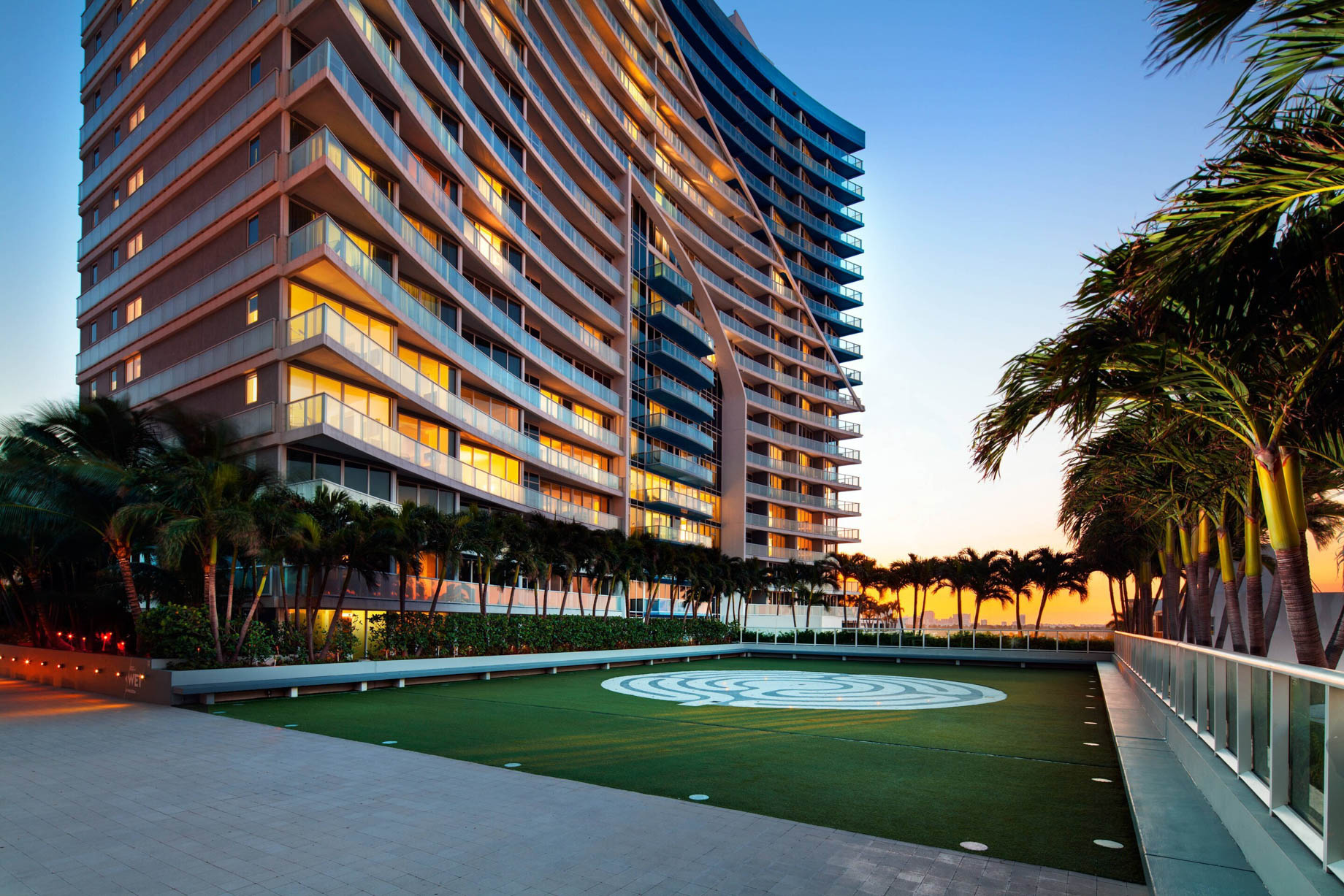 W Fort Lauderdale Hotel – Fort Lauderdale, FL, USA – Hotel Courtyard