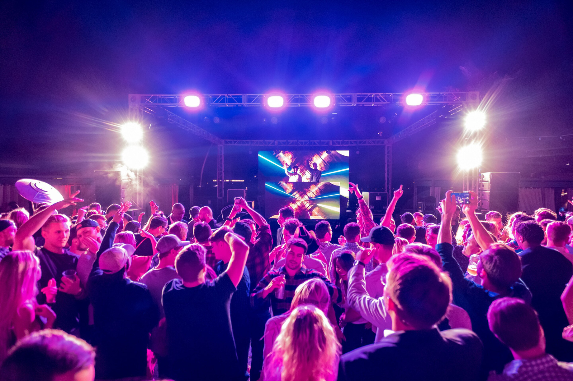 W Scottsdale Hotel - Scottsdale, AZ, USA - LRL Crowd