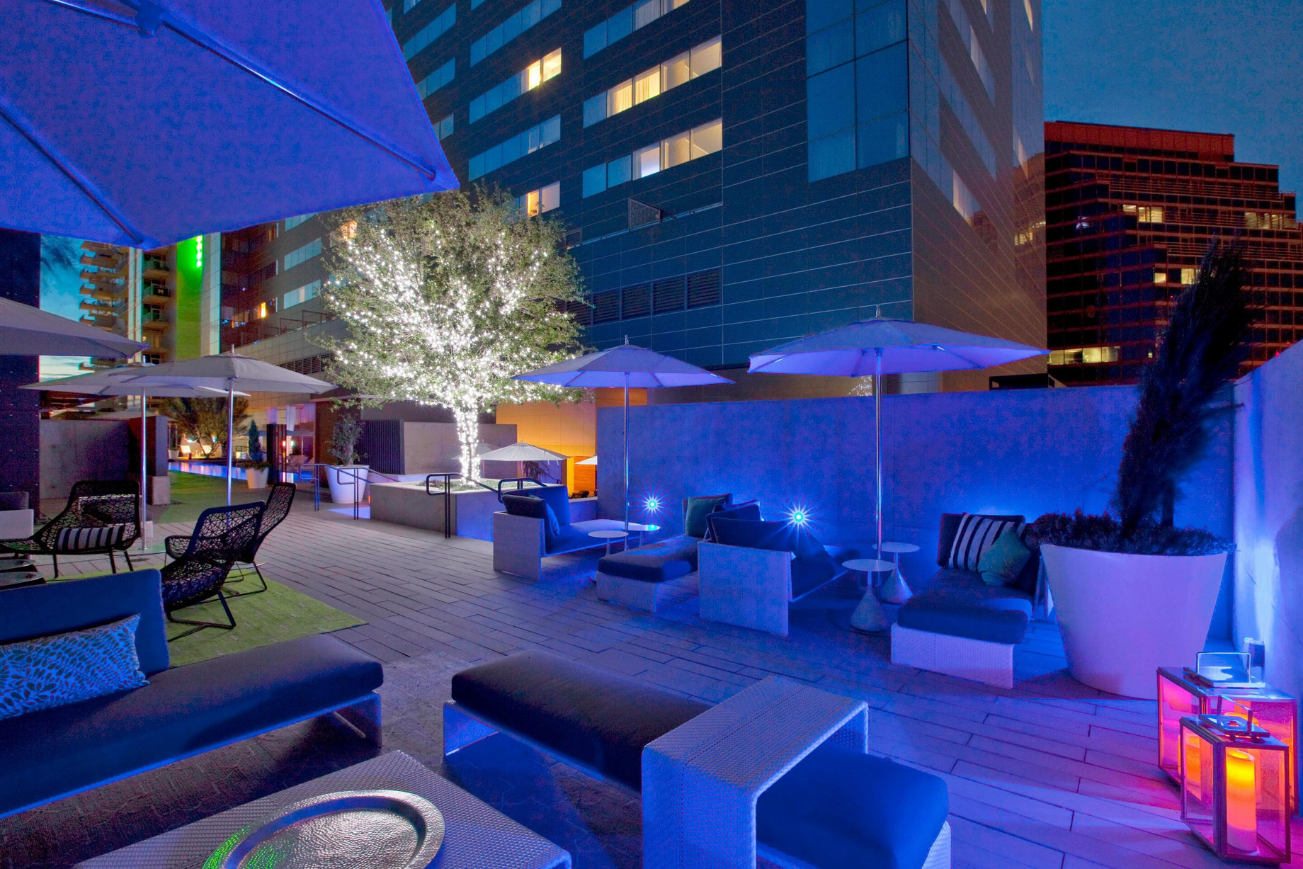 W Austin Hotel – Austin, TX, USA – WET Dining Area